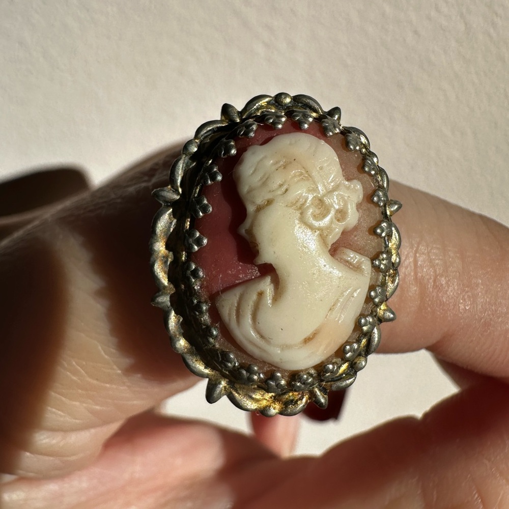 VINTAGE Cameo Statement Adjustable Fidget Ring - Cream Rose Pink